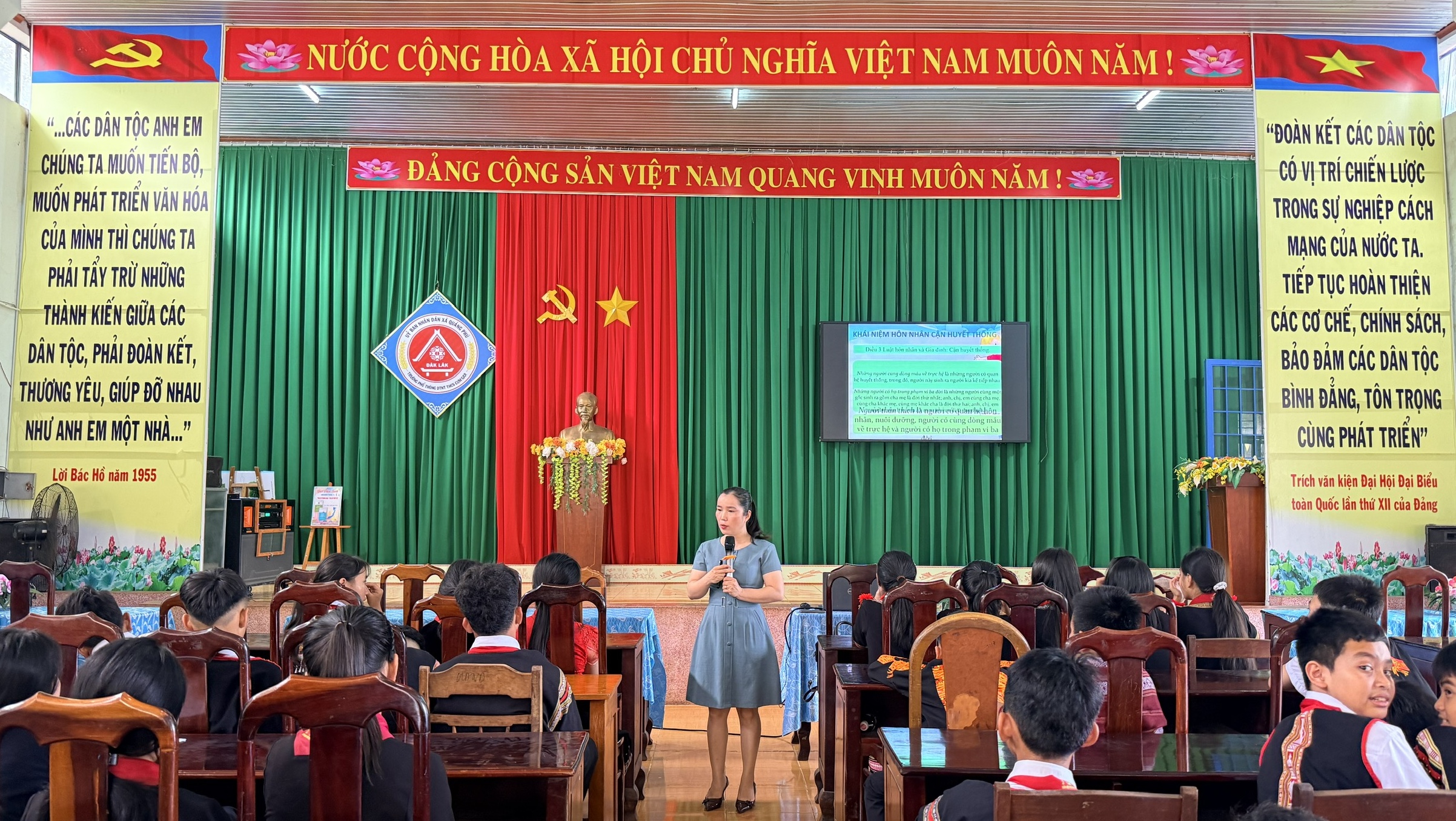 Truyền thông cung cấp kiến thức chăm sóc SKSS vị thành niên tại trường phổ thông dân tộc nội trú - THCS Čư M'gar